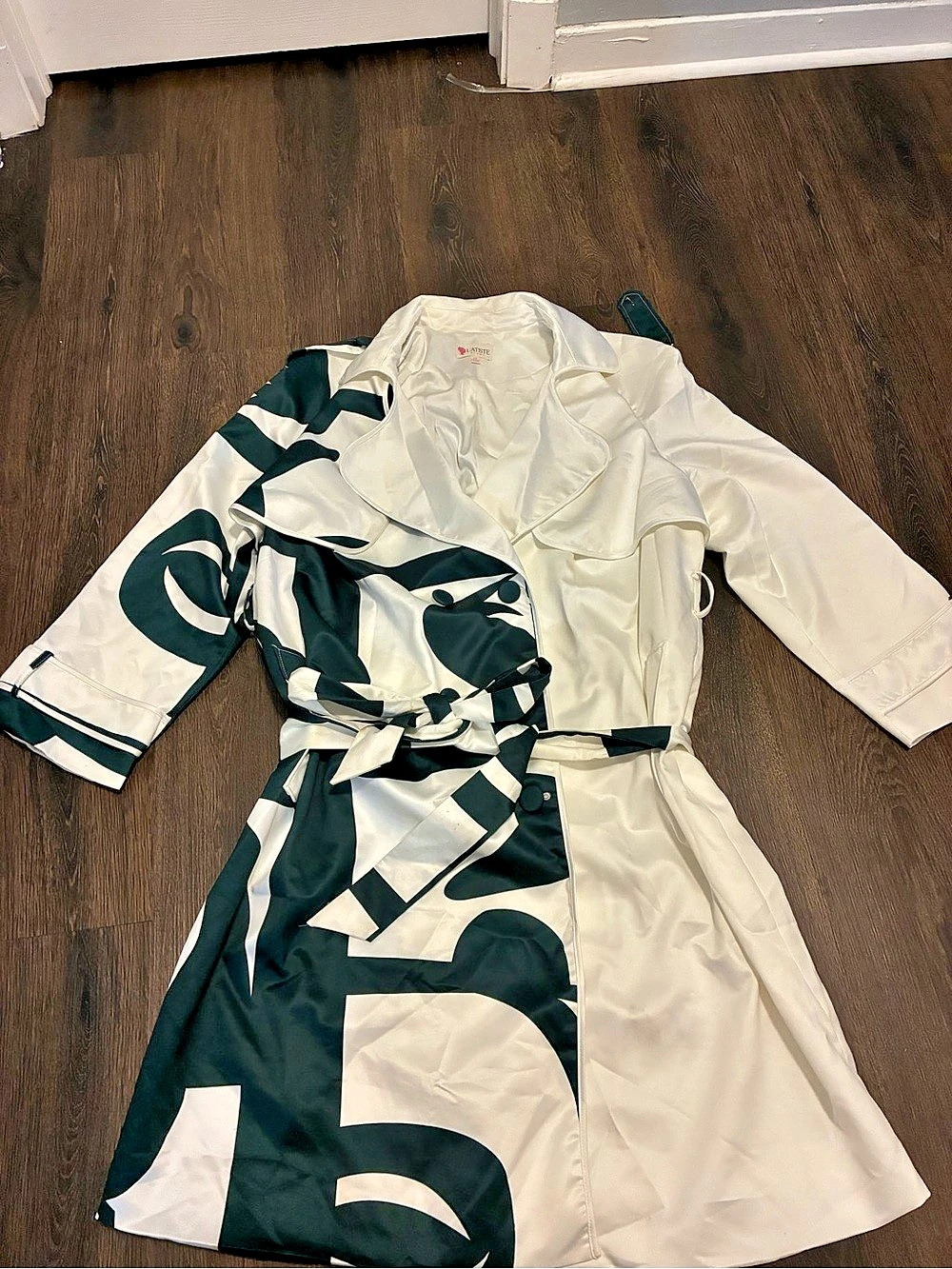 L'ATISTE Geometric Mini trench coat in White & Green Size Small Like New